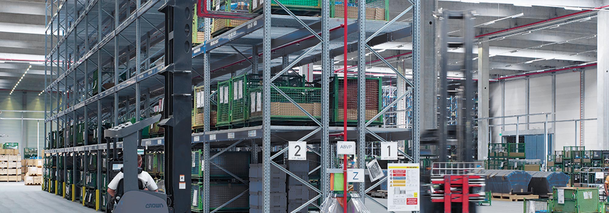 Vers les grilles de rayonnage