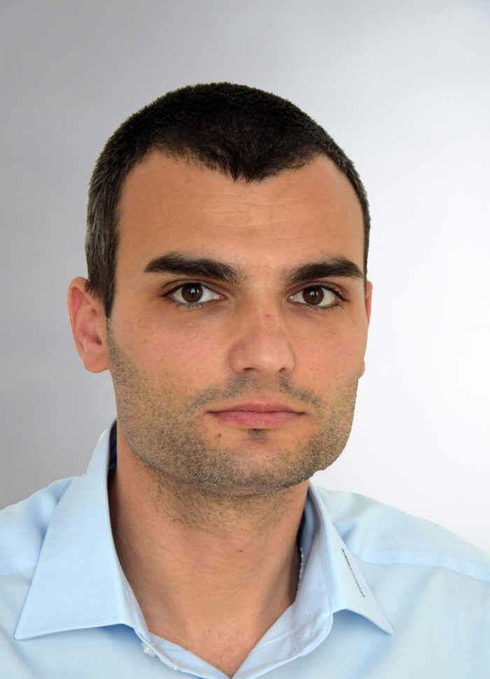 Portrait Photo of the Contact Person
