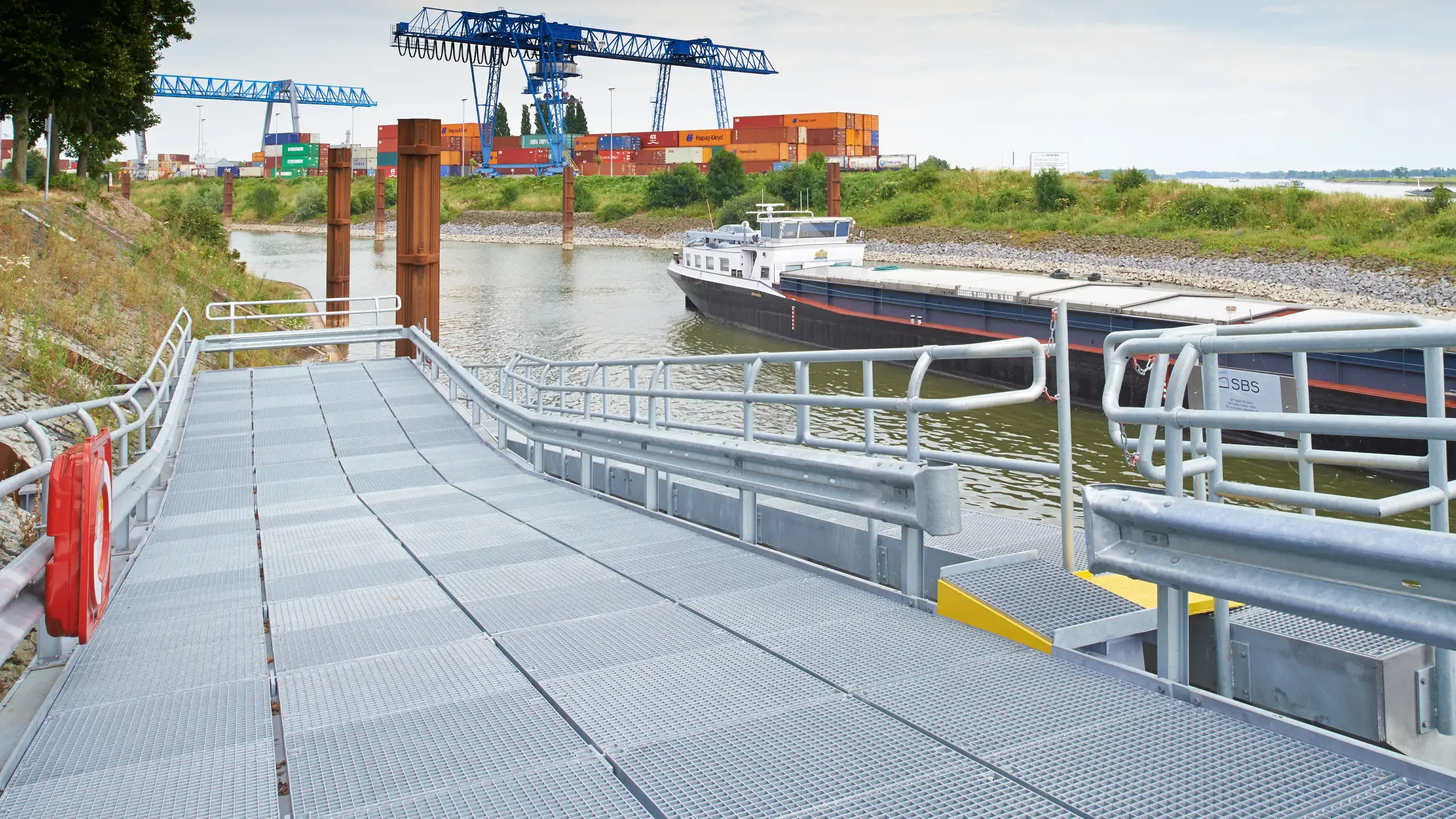 Inspiration & Projekte: Car footbridge in the Rheinpark