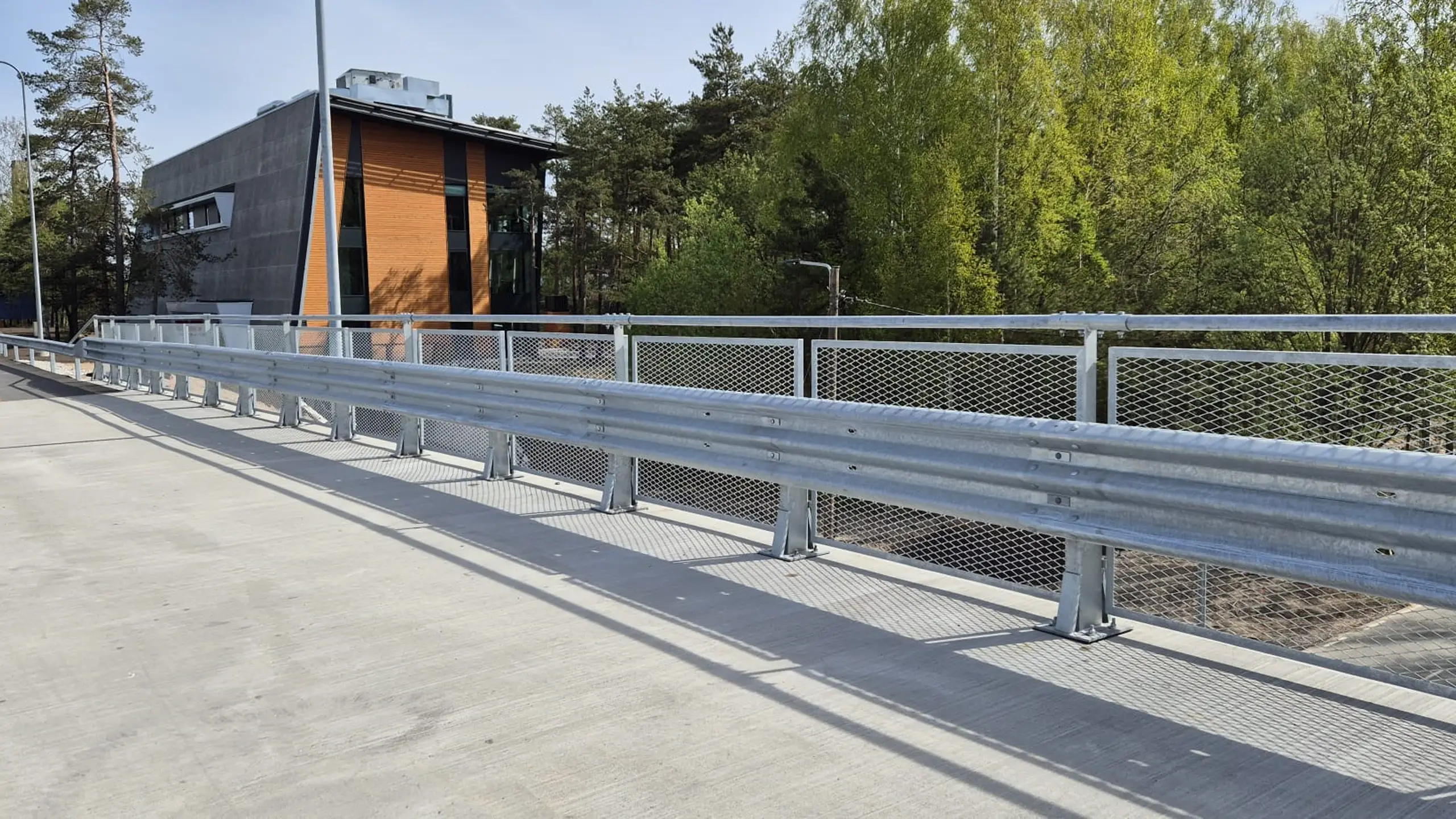 Inspiration & Projekte: Protection des ponts avec une construction de transition personnalisée